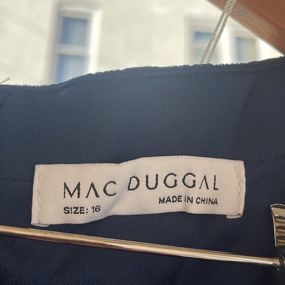 Mac Duggal - Floral Appliqué Boat Neck Short Sleeve Gown - Midnight Size 16 - Picture 17 of 17